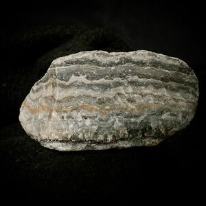 🪨Banded Quartz / Chalcedony Stone – 7.4 oz Natural Layered Specimen